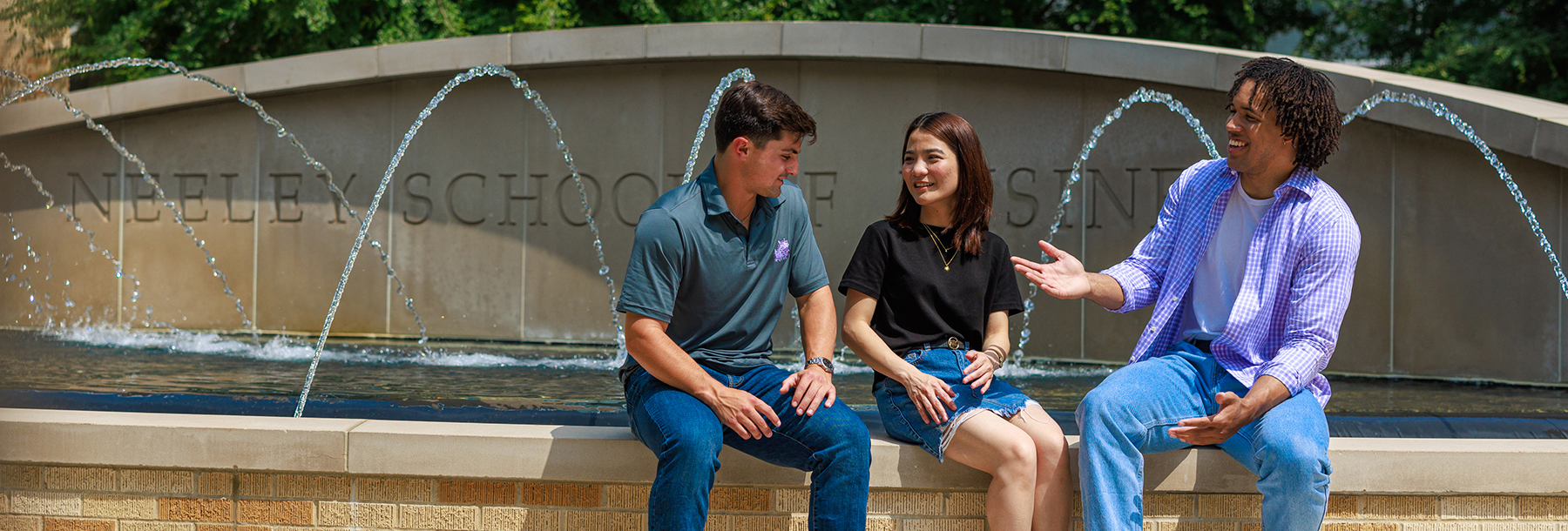 Section Image: Group of TCU Students on Neeley fountain 