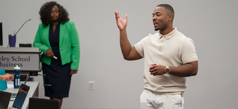 Trevon Thomas teaching ACAP students