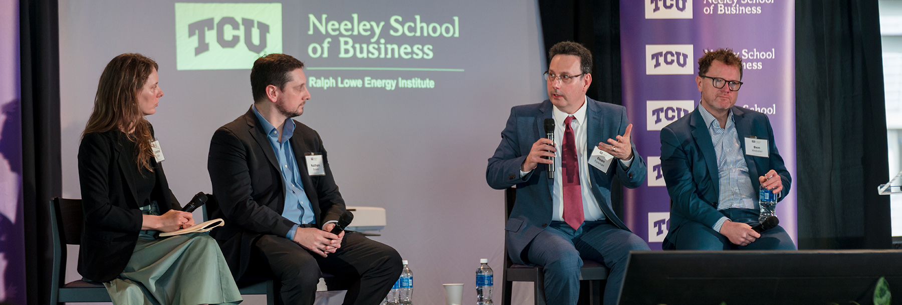 Section Image: Panel of industry experts addresses the Global Energy Symposium 